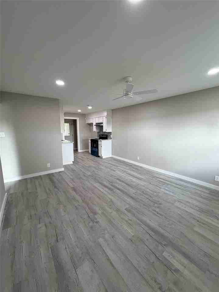1317 Ross Ln - Photo 6 of 13