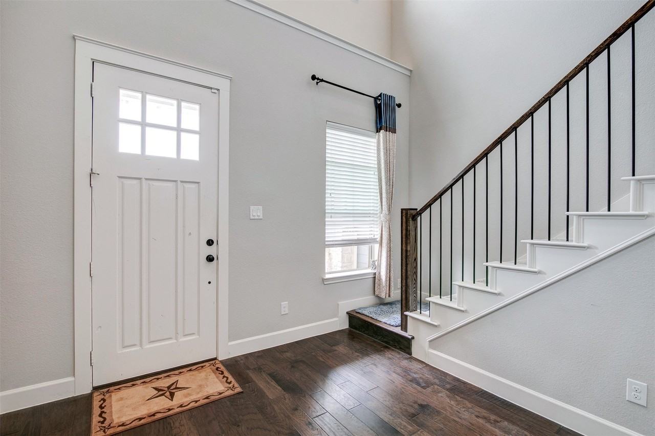 1033 Water St - Photo 6 of 31