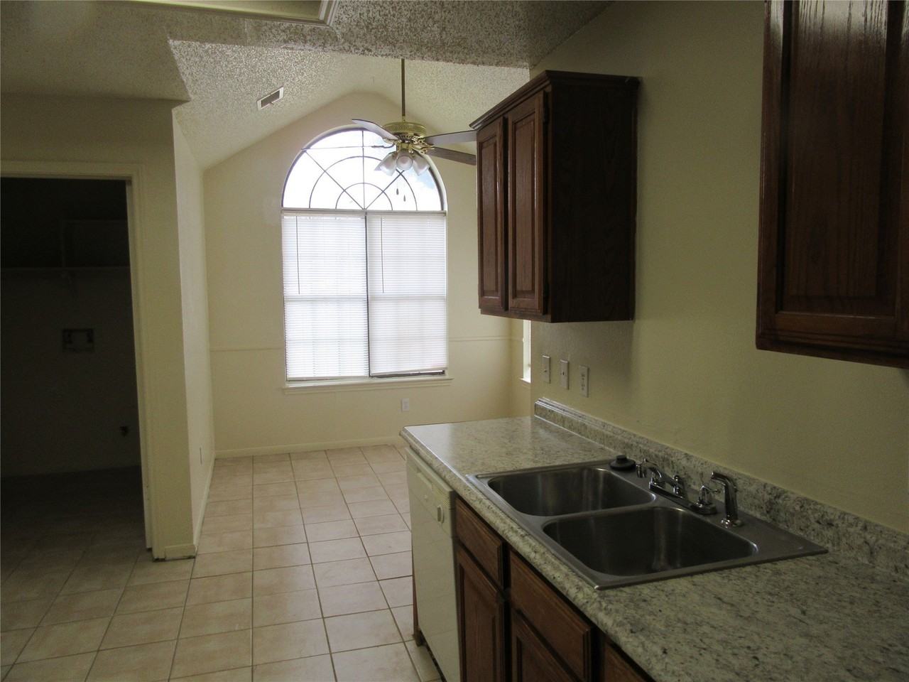 401 Channel View Ter - Photo 2 of 13