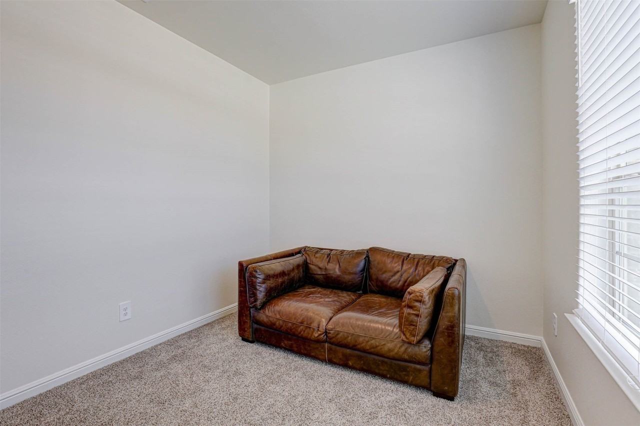 175 Bay Meadows Ln - Photo 5 of 25