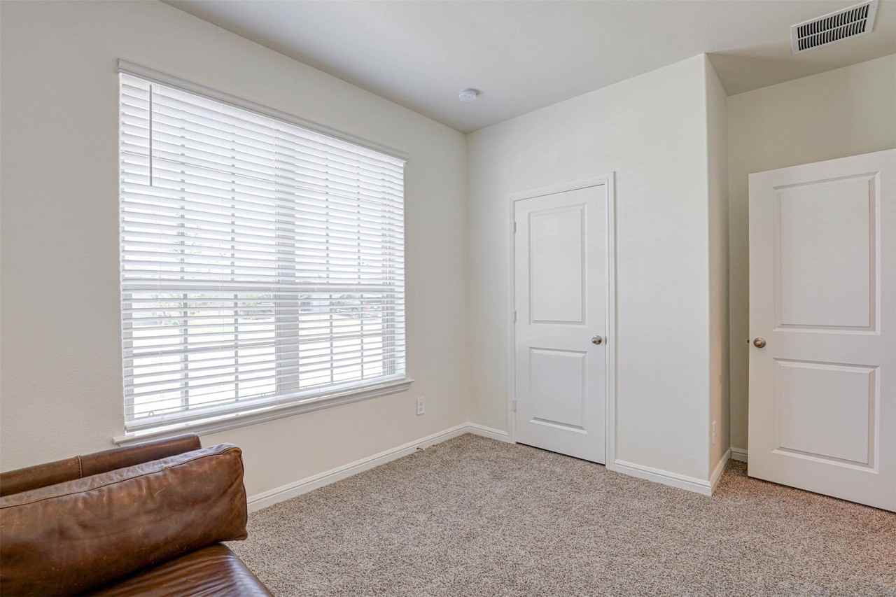 175 Bay Meadows Ln - Photo 6 of 25