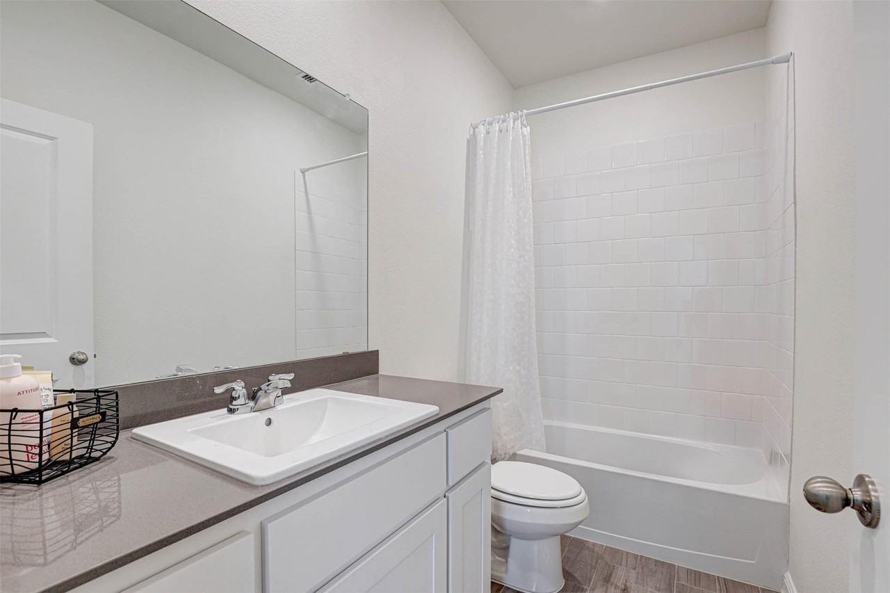 175 Bay Meadows Ln - Photo 7 of 25