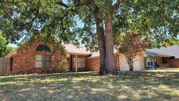 featured image of 3217 Cliffview Dr