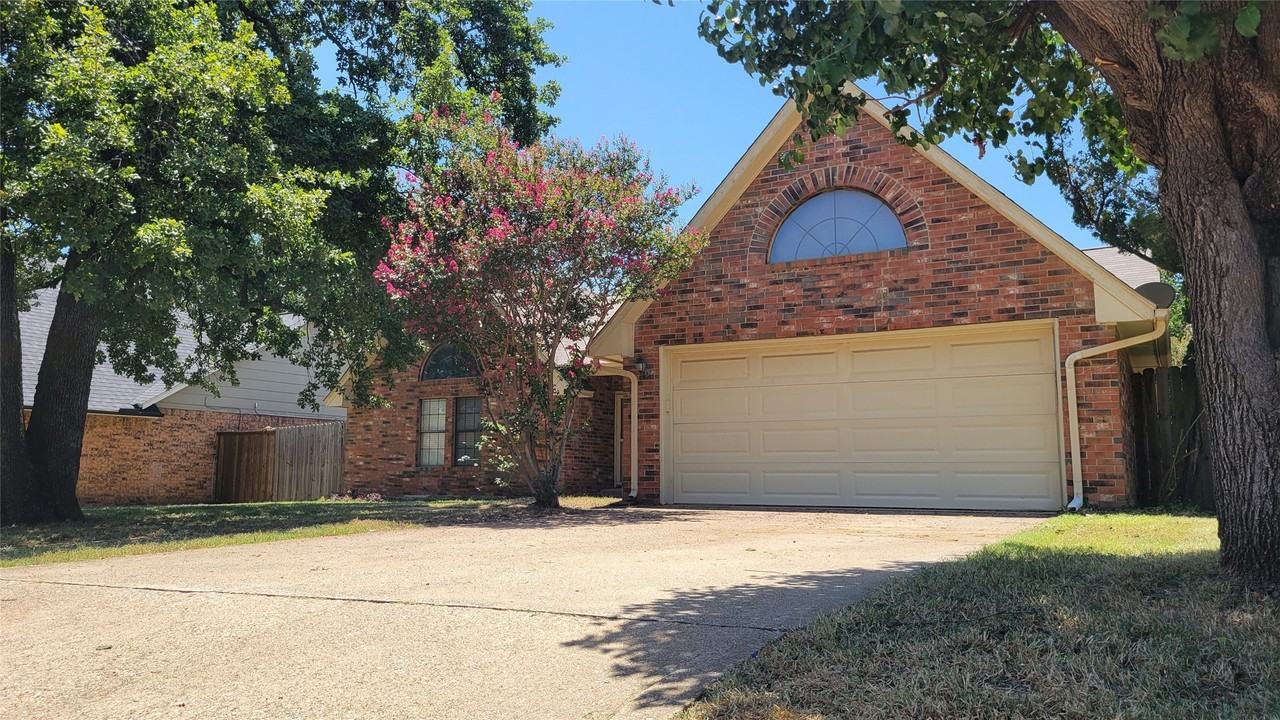 3217 Cliffview Dr - Photo 2 of 24