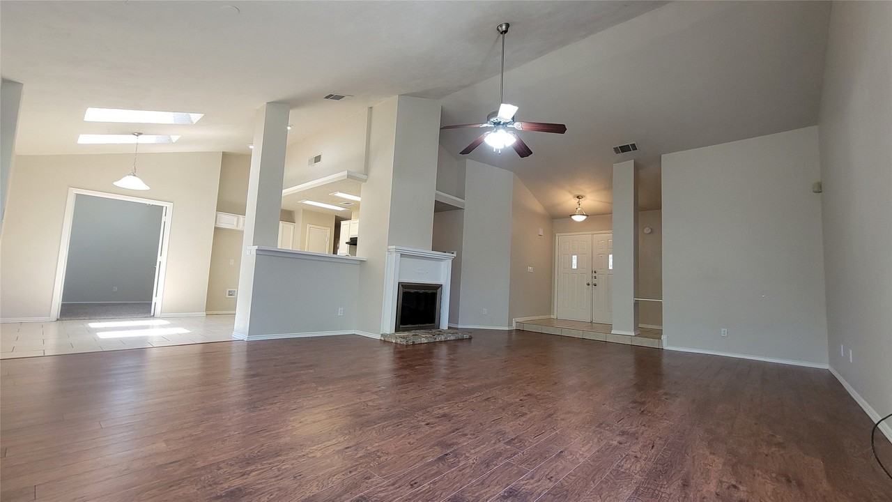 3217 Cliffview Dr - Photo 3 of 24