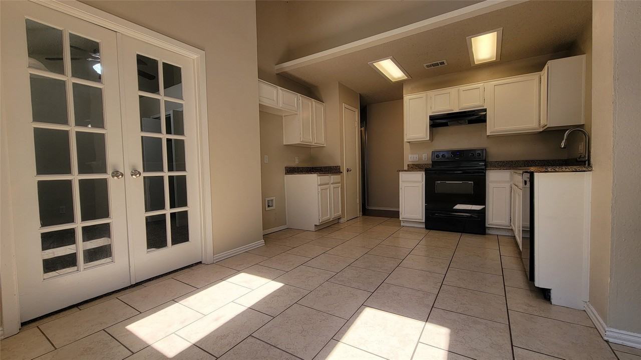 3217 Cliffview Dr - Photo 5 of 24