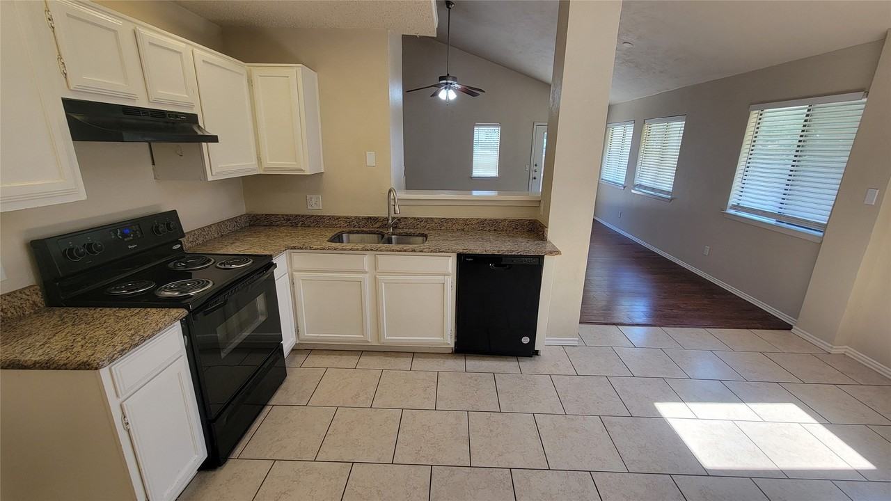 3217 Cliffview Dr - Photo 7 of 24