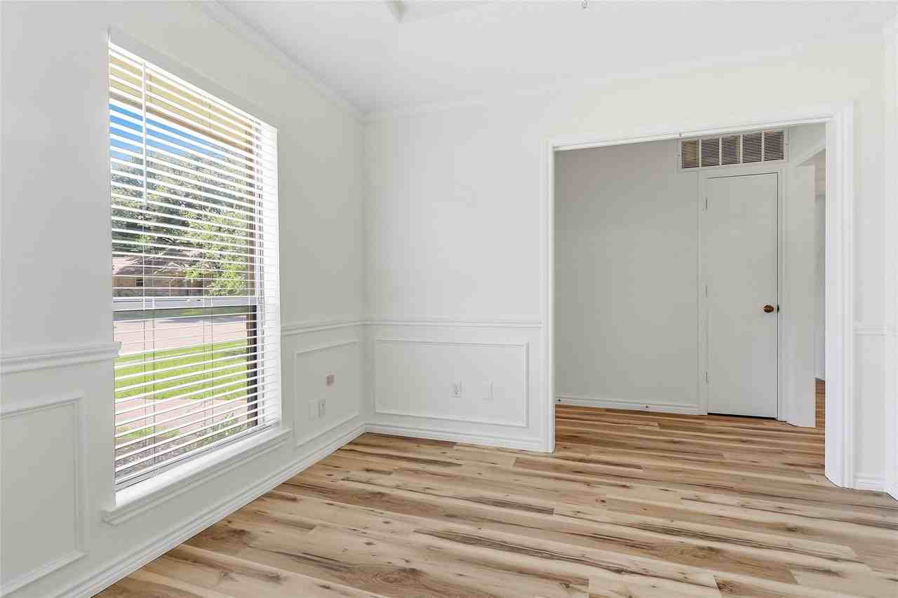 3133 Landover Dr - Photo 4 of 36