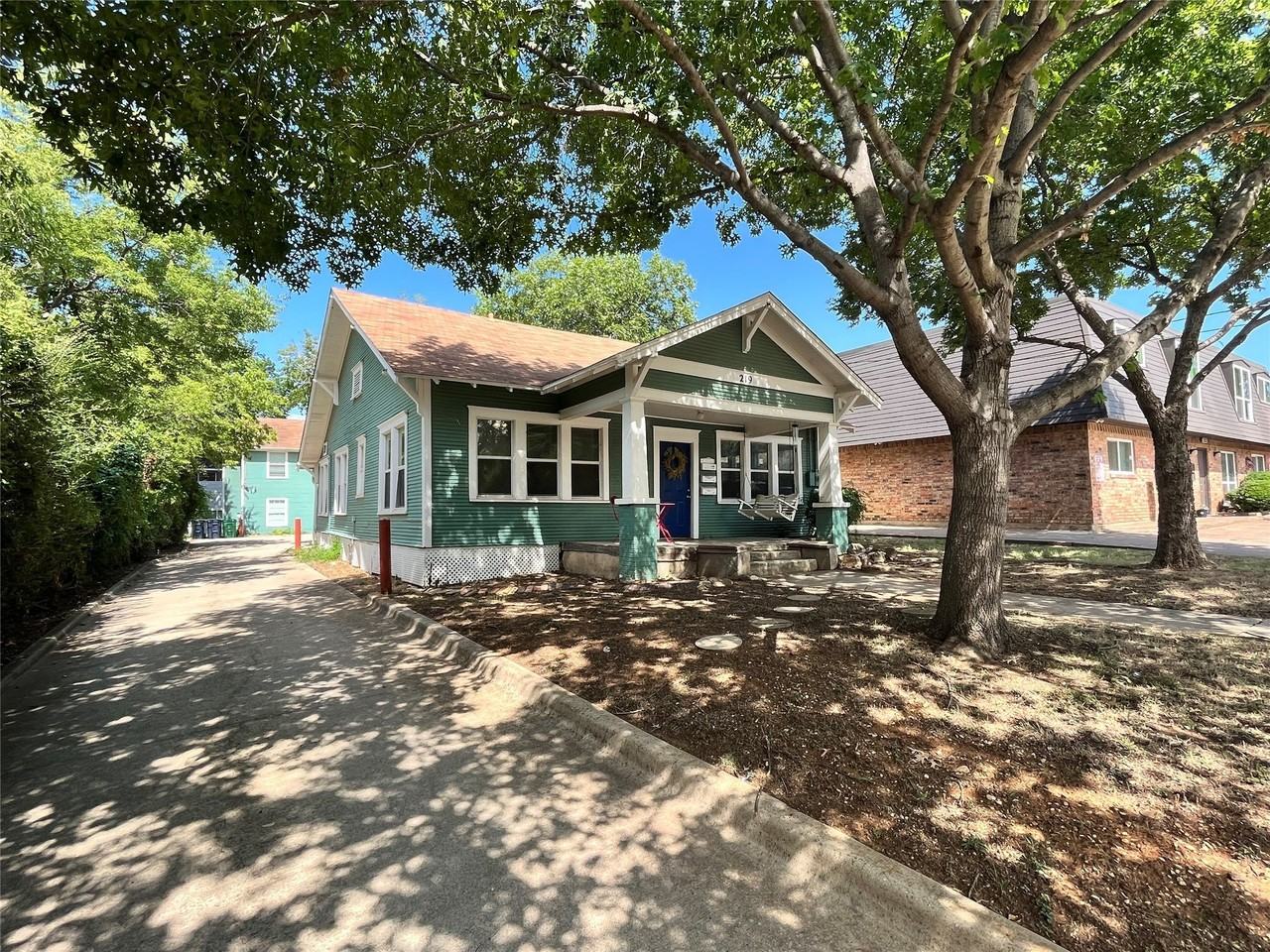 219 Bryan St