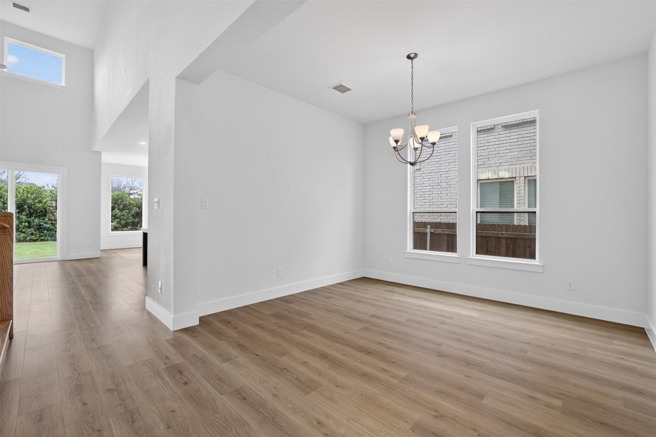 6009 Firefox Ln - Photo 5 of 40
