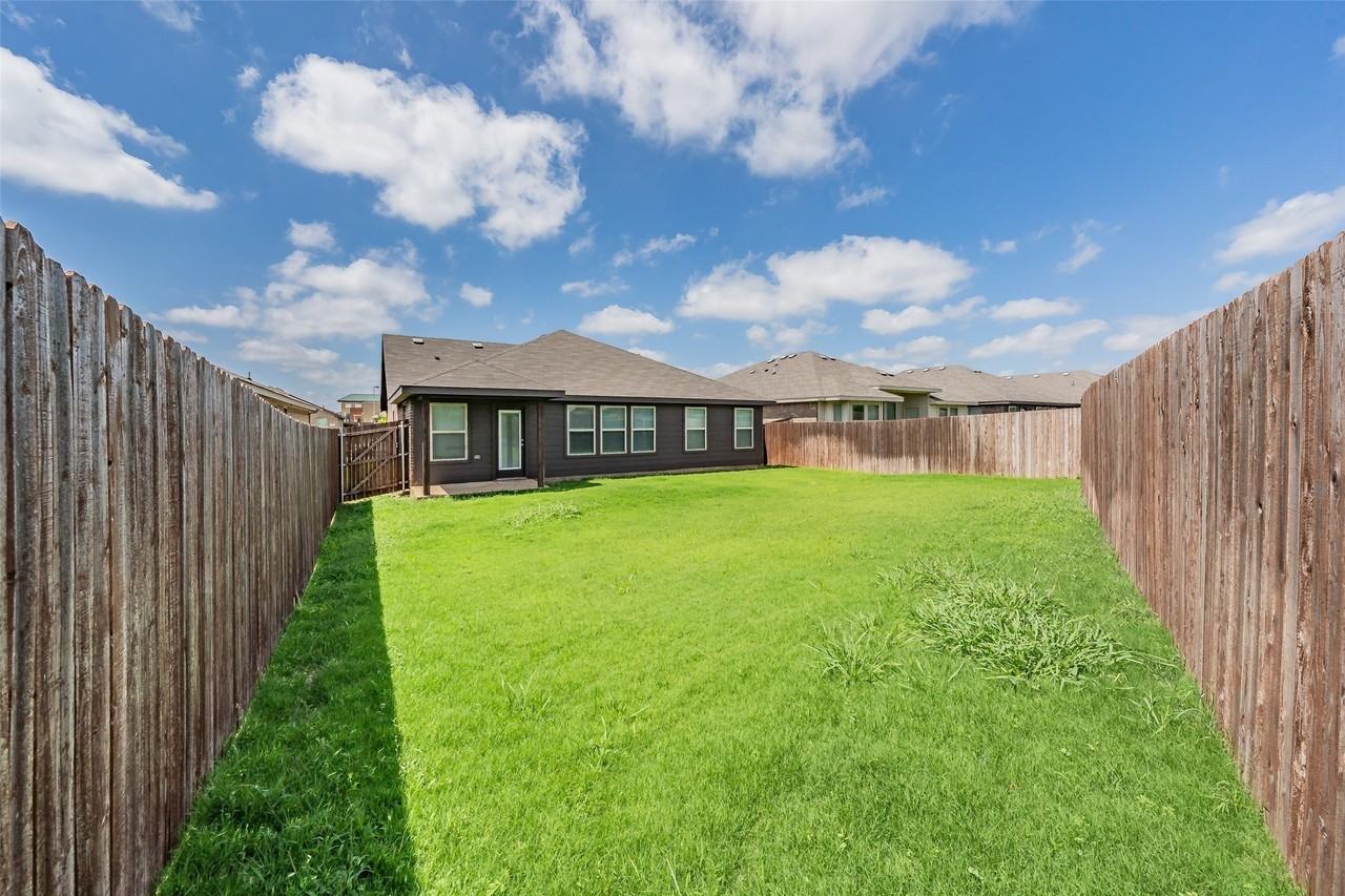 3108 Montego Bay Ln - Photo 5 of 34