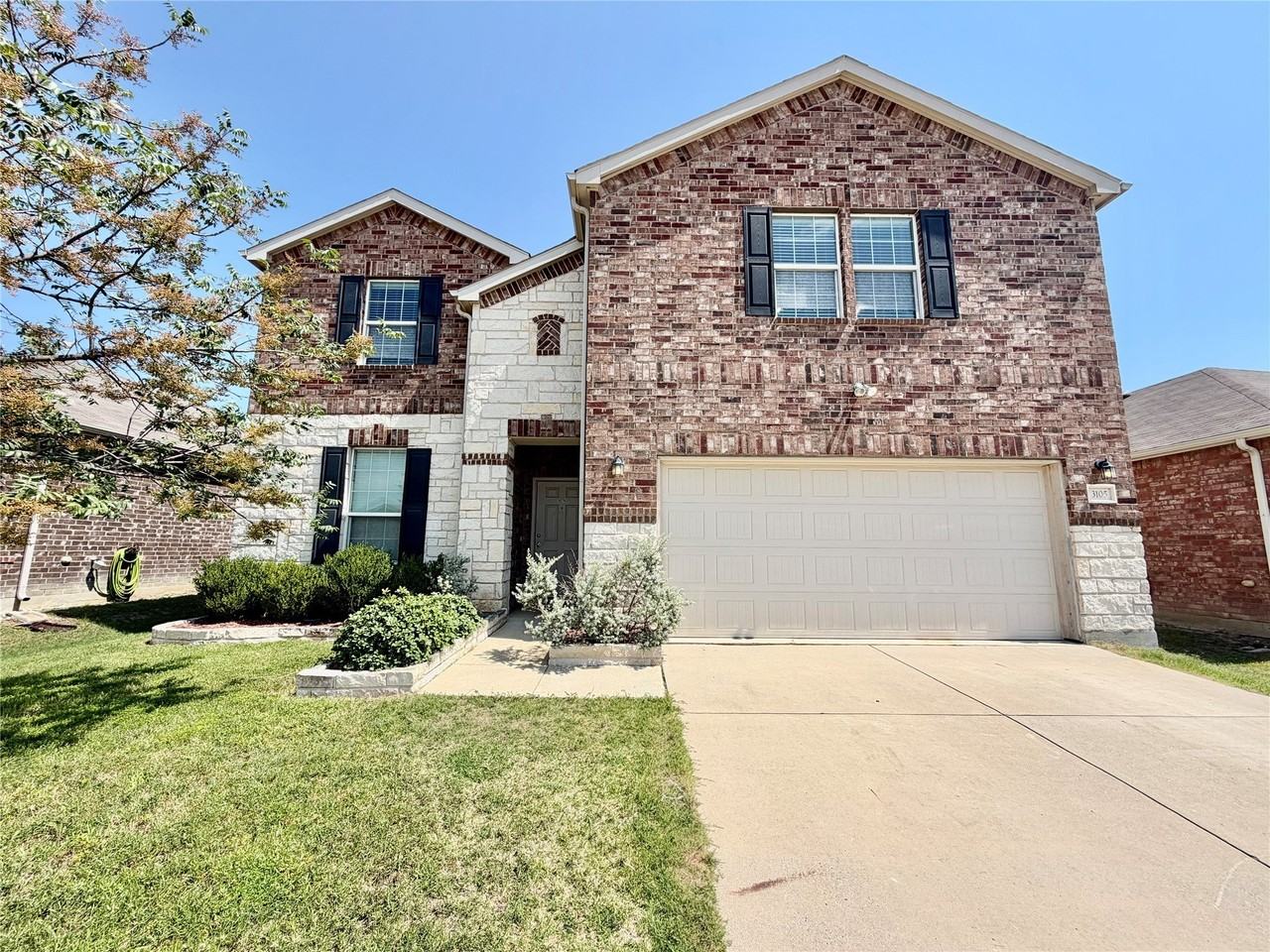 3105 Montserrat Creek Dr - Photo 2 of 31