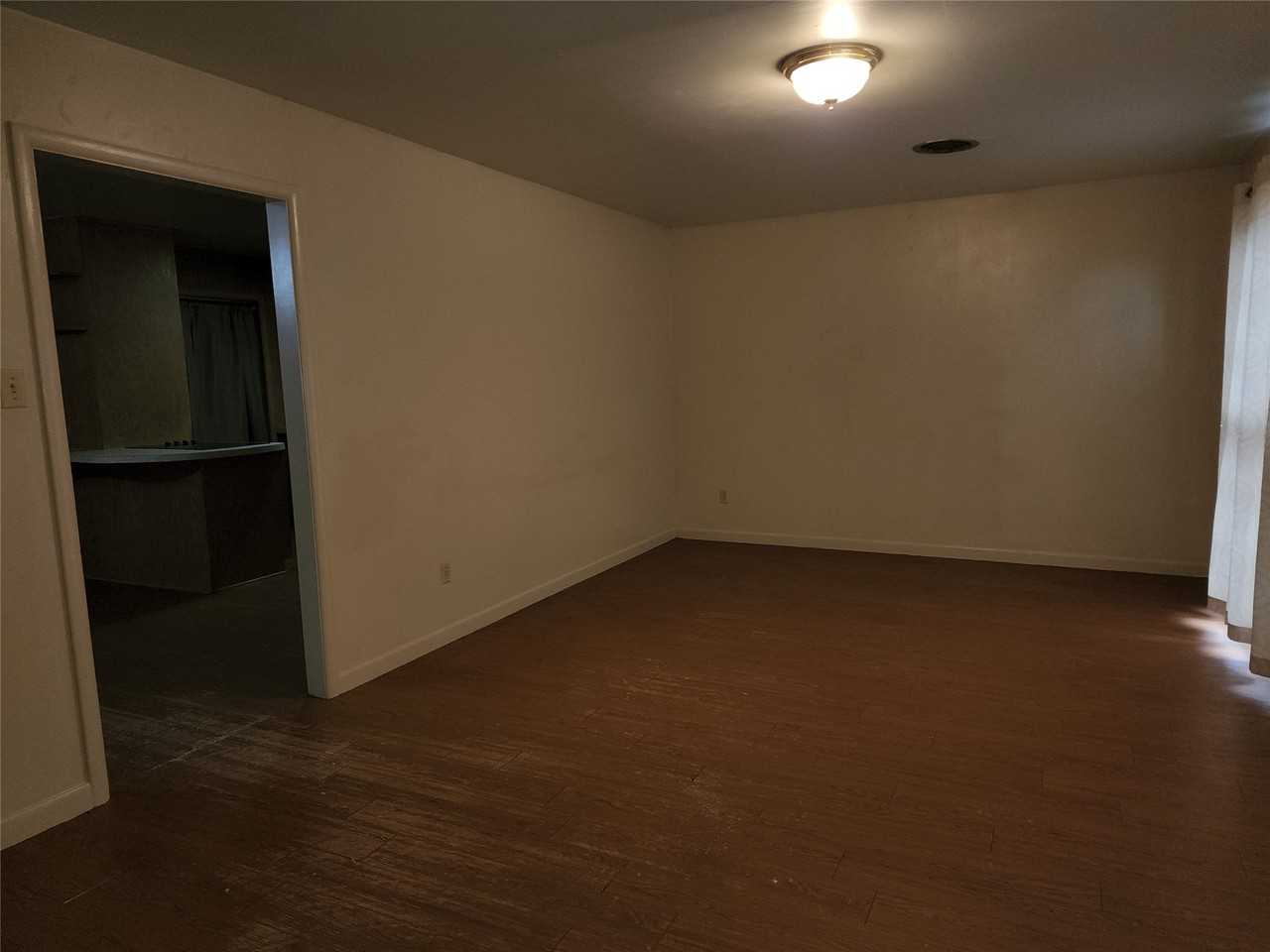 925 E North 13th St - Photo 2 of 8