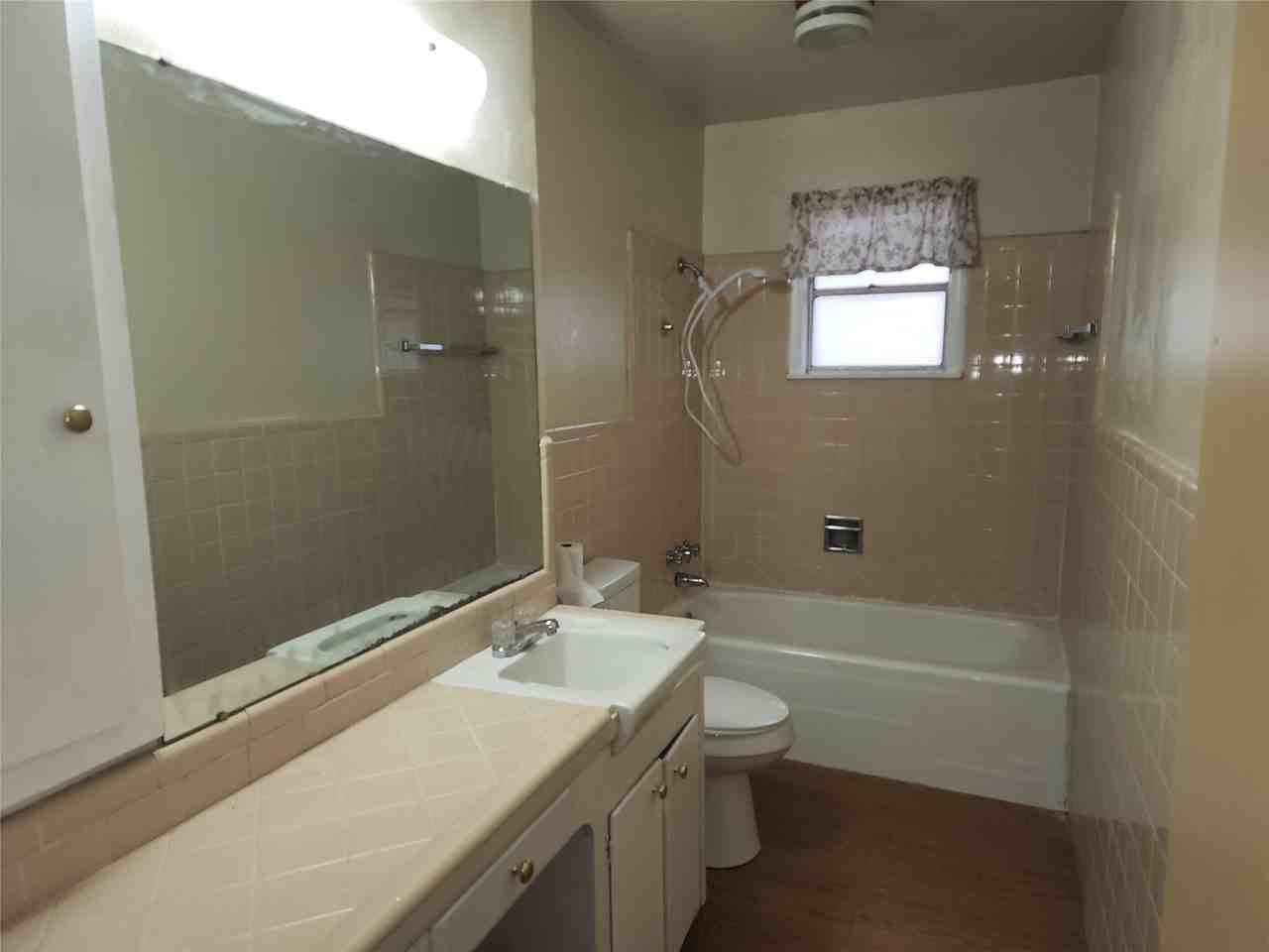 925 E North 13th St - Photo 4 of 8