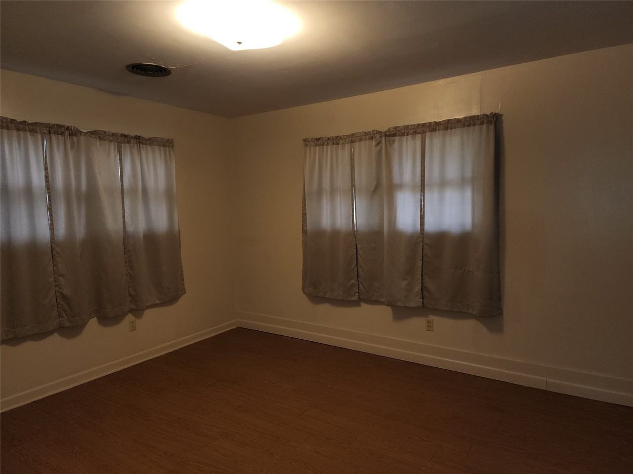 925 E North 13th St - Photo 5 of 8