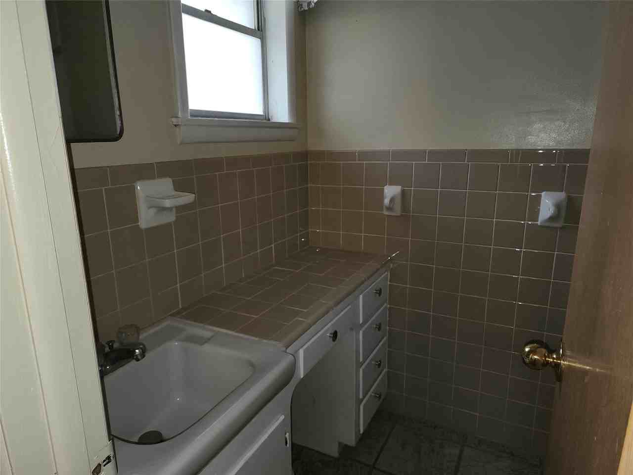 925 E North 13th St - Photo 6 of 8