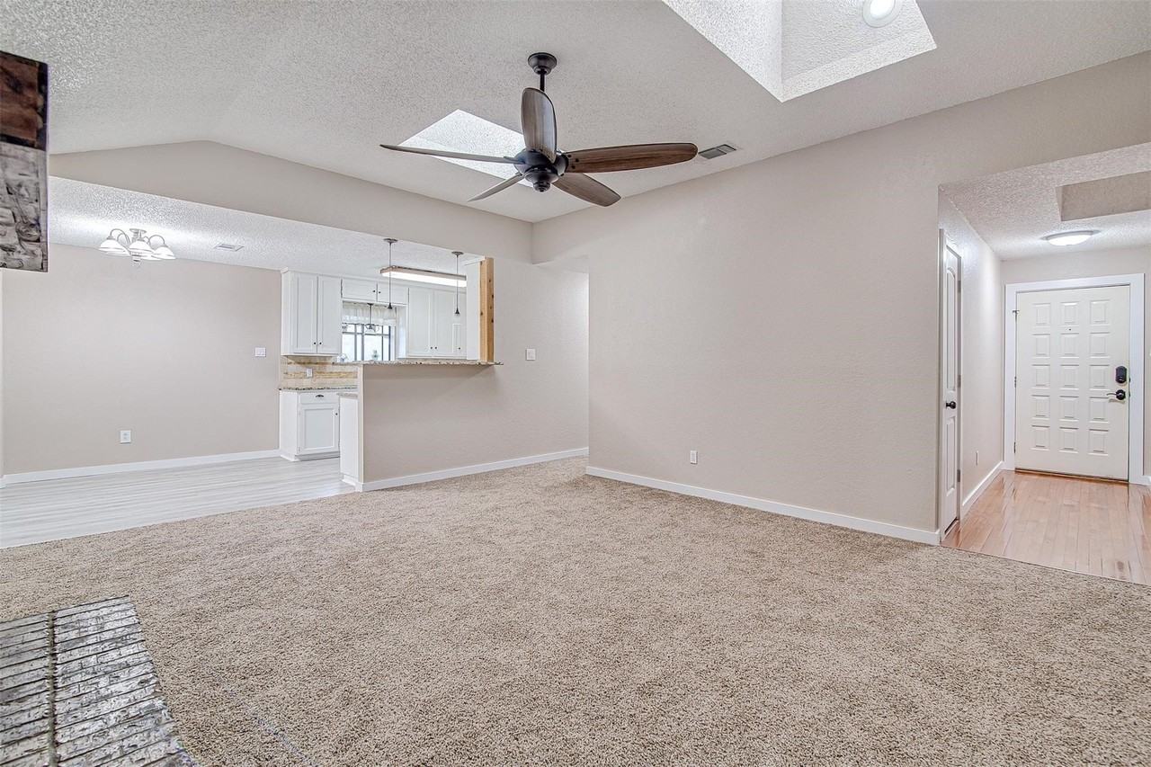 937 Springhill Dr - Photo 2 of 21
