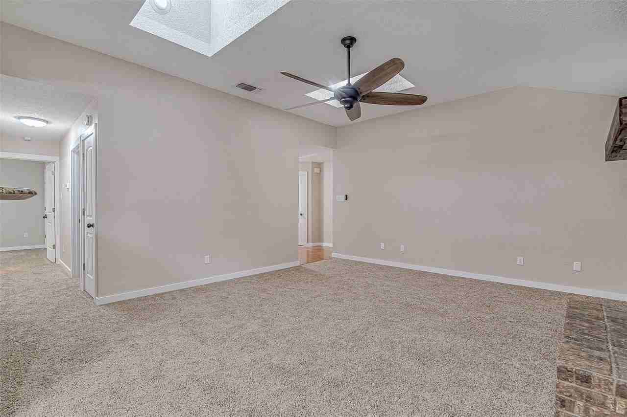 937 Springhill Dr - Photo 3 of 21