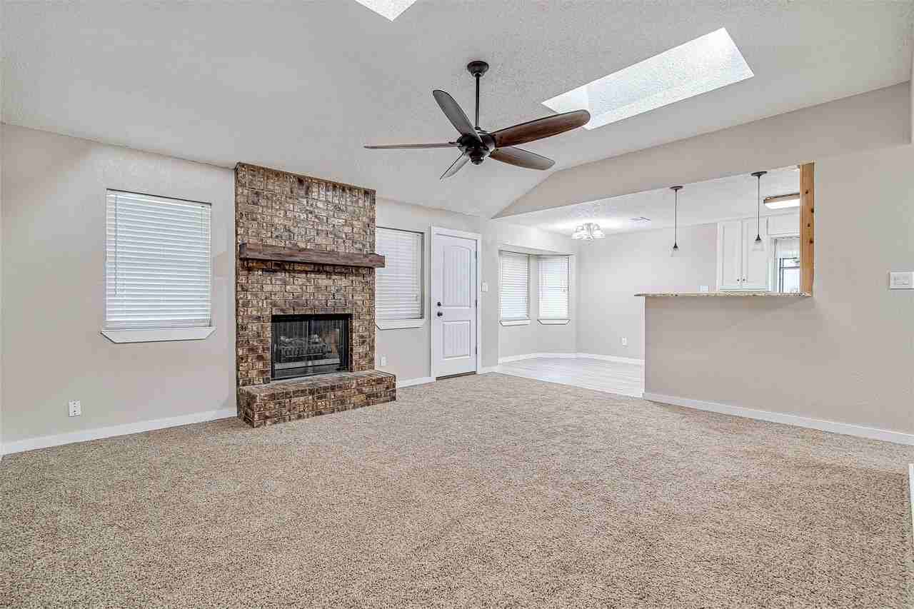 937 Springhill Dr - Photo 5 of 21
