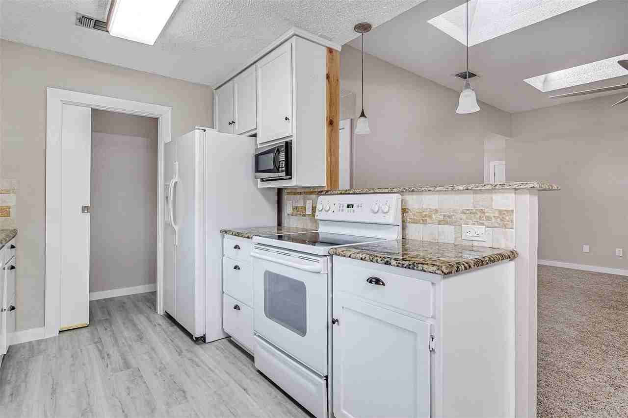937 Springhill Dr - Photo 6 of 21