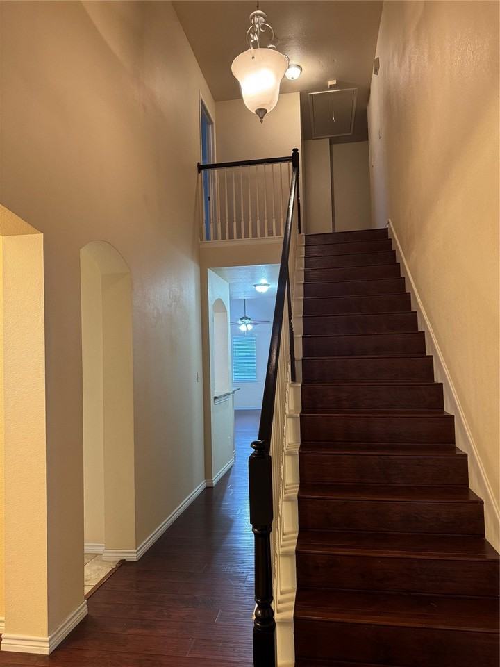 1730 Cresthill Dr - Photo 3 of 18