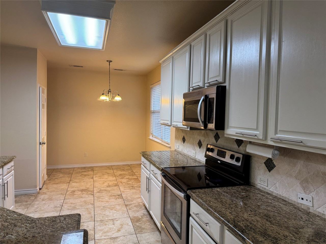 1730 Cresthill Dr - Photo 6 of 18