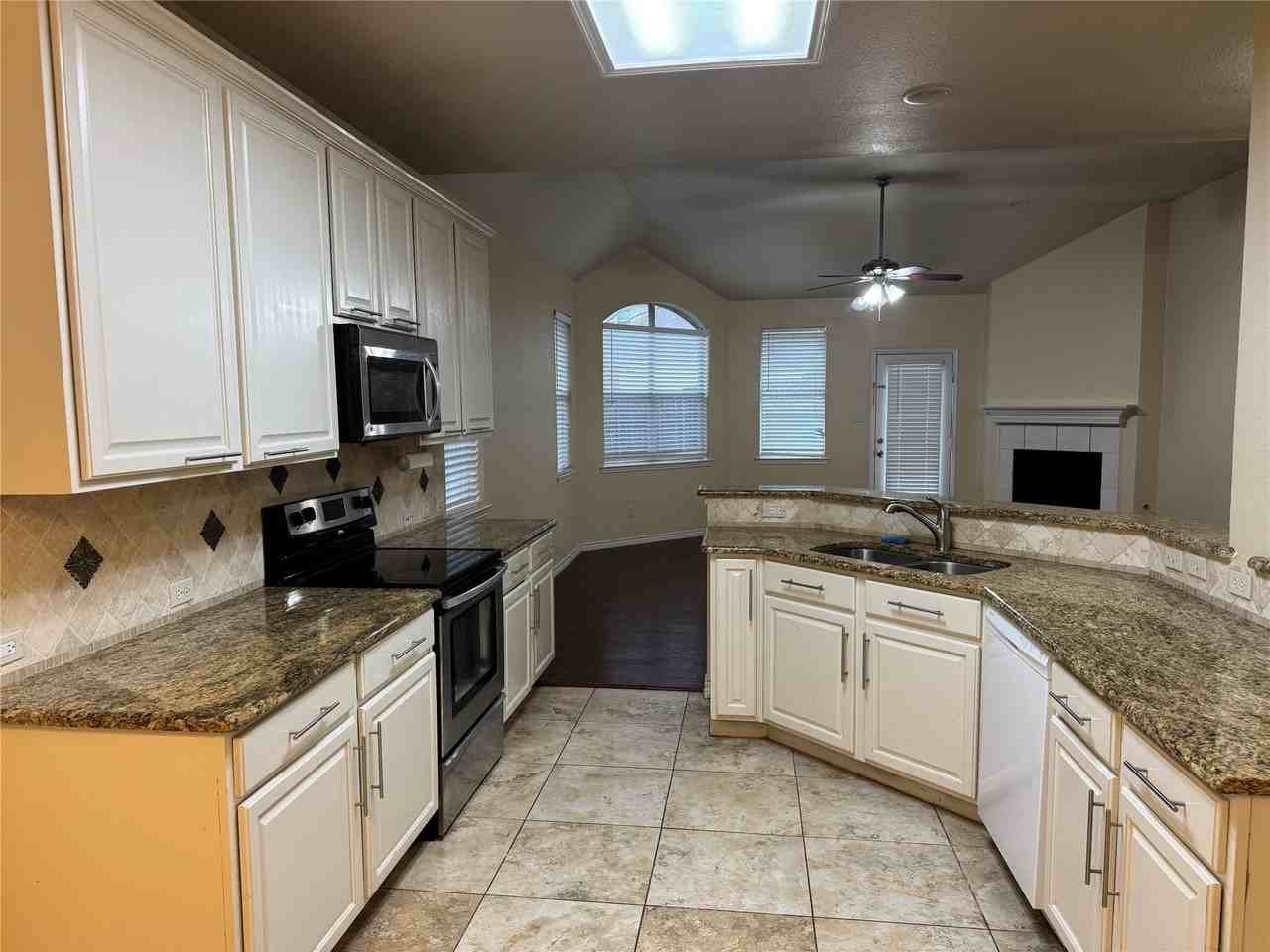 1730 Cresthill Dr - Photo 7 of 18