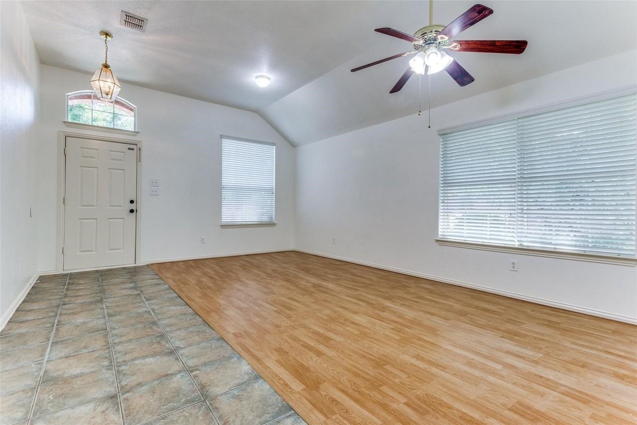 3402 Hibiscus Dr - Photo 2 of 21