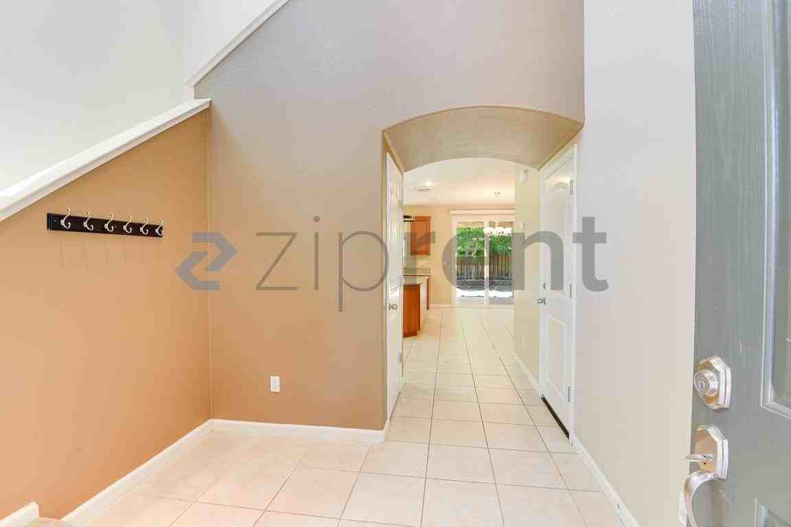 8018 Finchley Ct - Photo 6 of 50