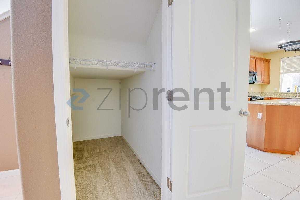 8018 Finchley Ct - Photo 7 of 50
