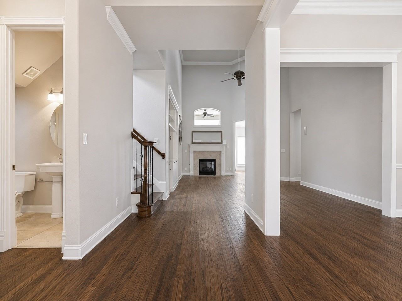 411 Brazoria Dr - Photo 2 of 26