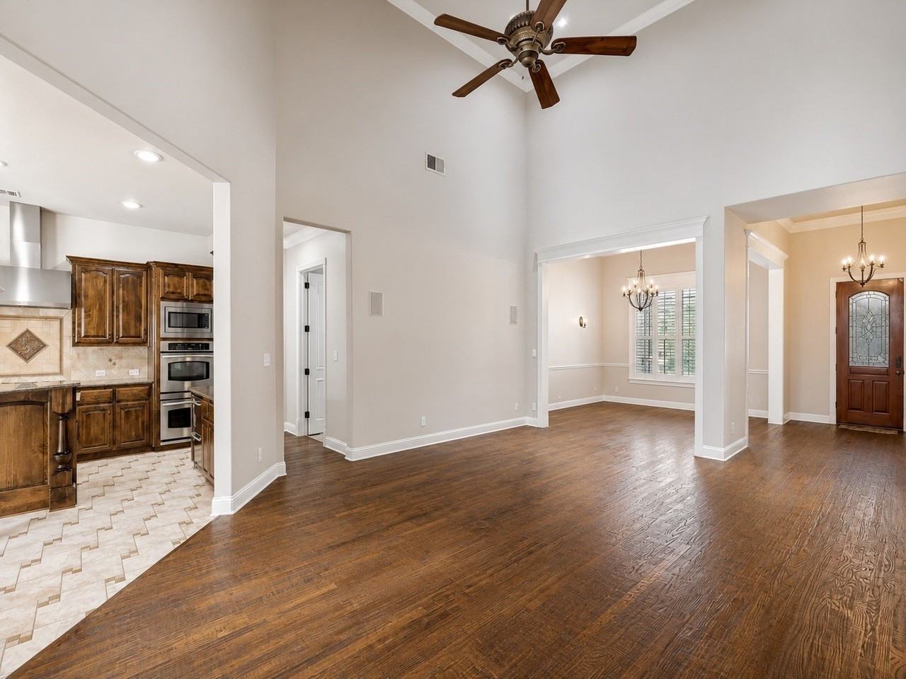 411 Brazoria Dr - Photo 5 of 26