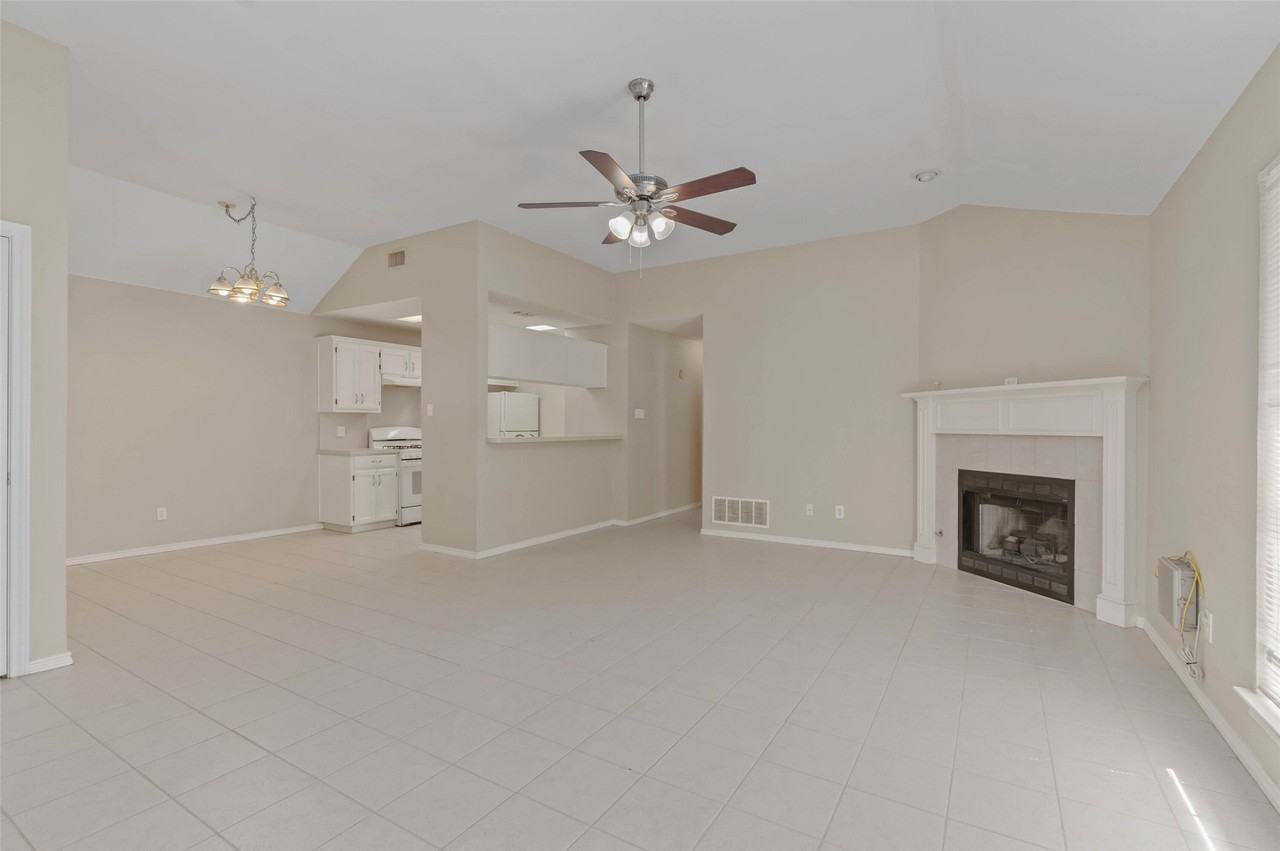 1918 Lee Dr - Photo 5 of 24