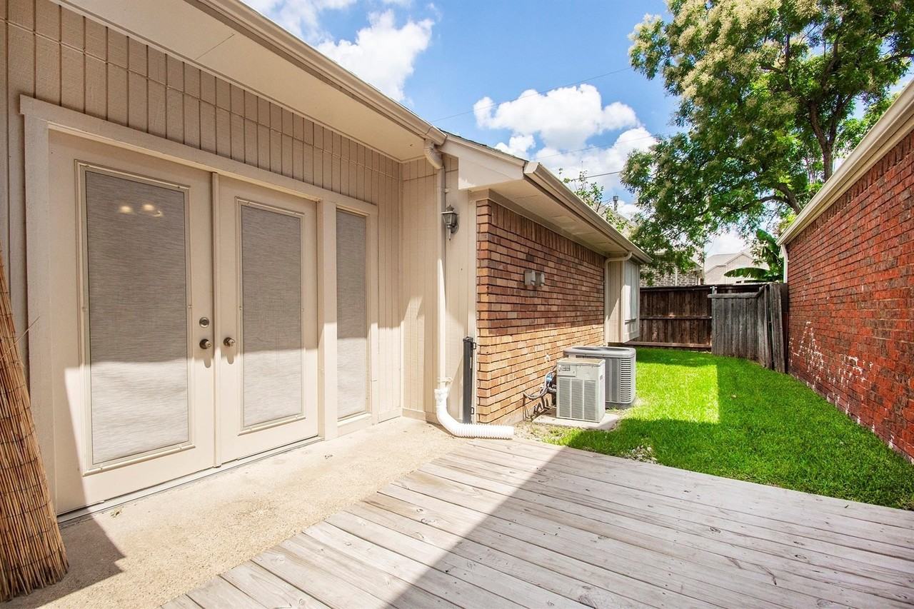 3905 Denham Way - Photo 4 of 24