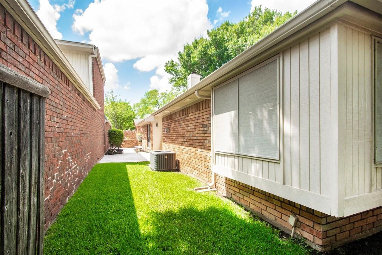 3905 Denham Way - Photo 5 of 24
