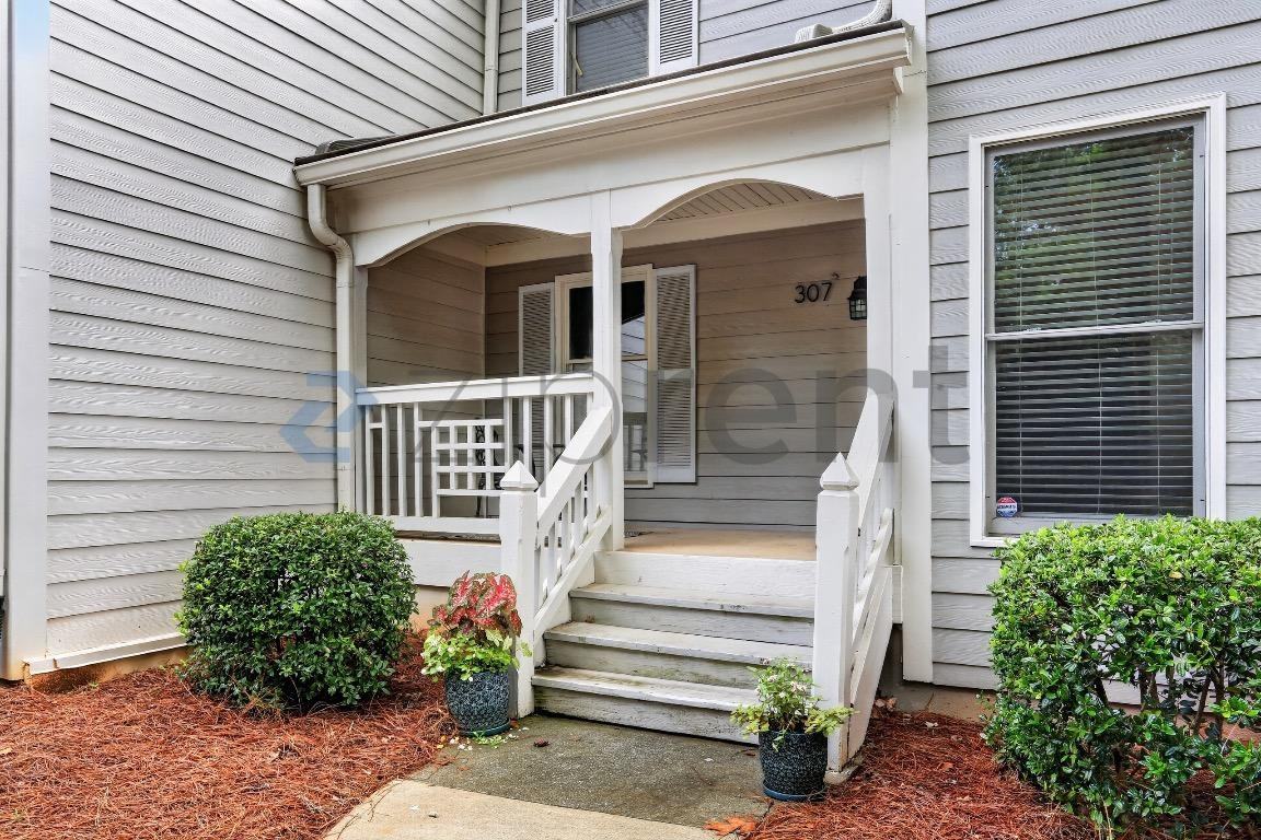 307 Hollyfax Cir - Photo 4 of 23
