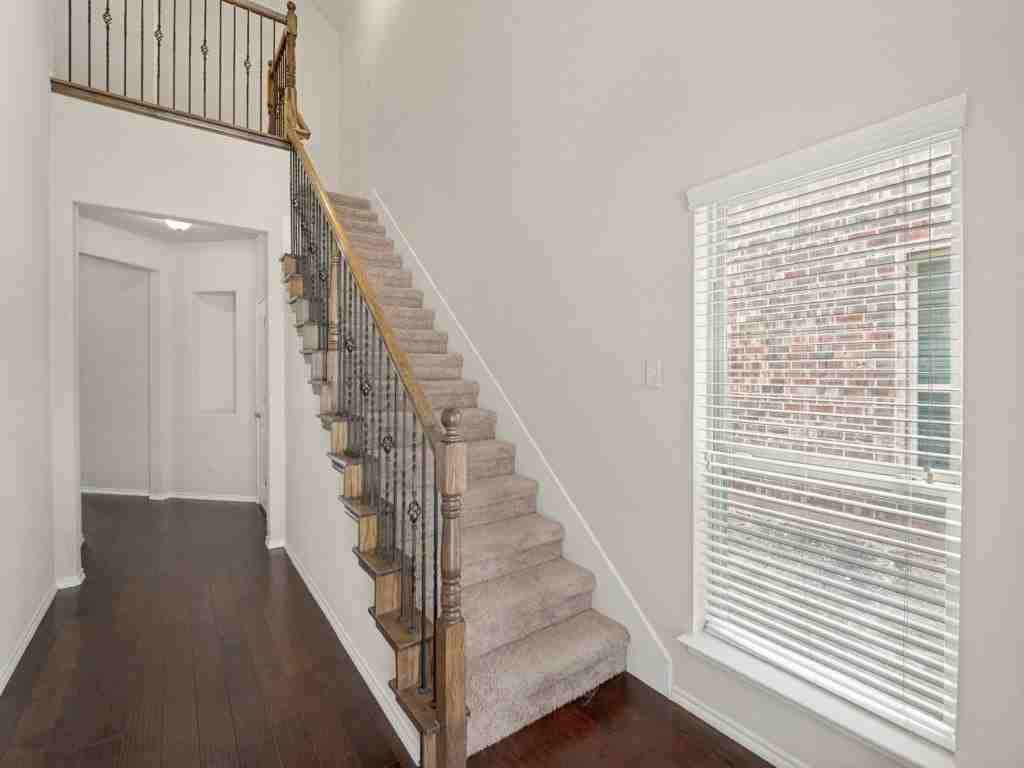 9909 Copperhead Ln - Photo 4 of 25