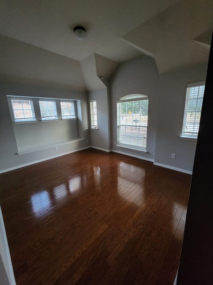 633 Grayson Ln - Photo 2 of 11