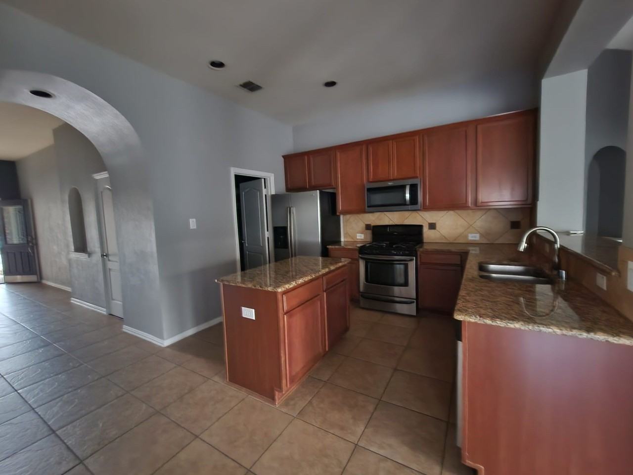 633 Grayson Ln - Photo 4 of 11