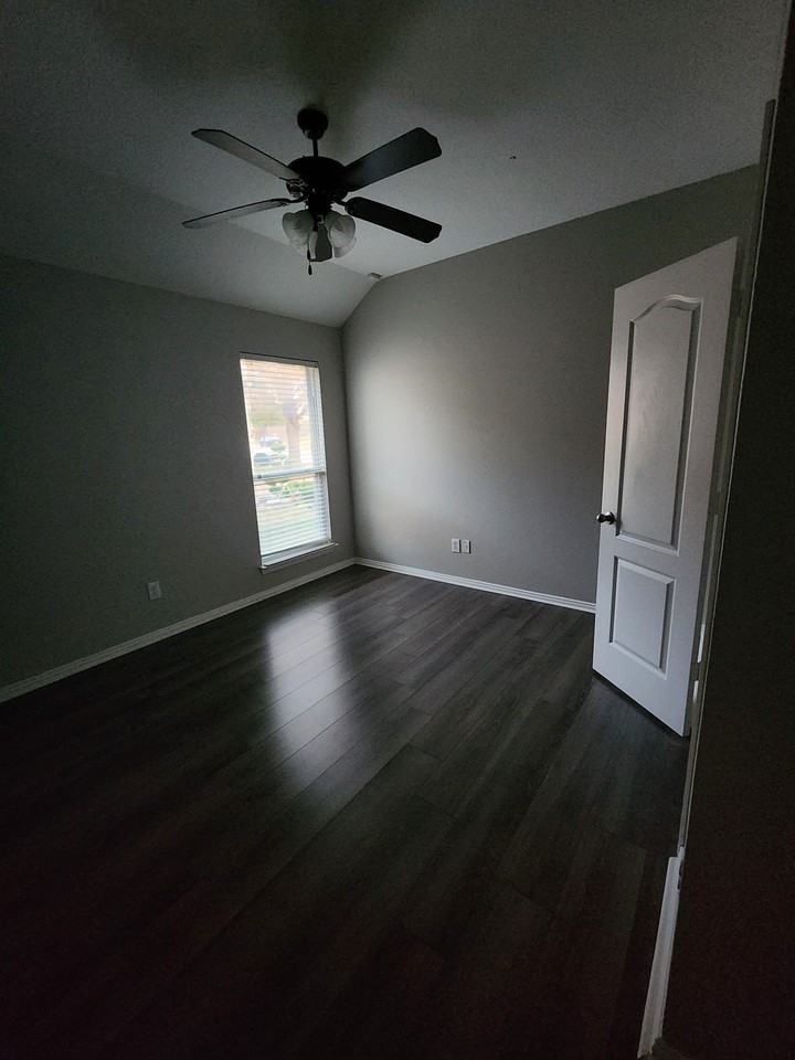 633 Grayson Ln - Photo 5 of 11