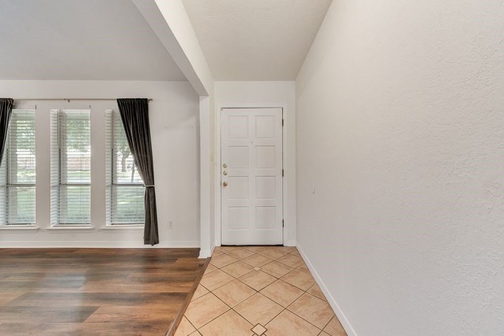 123 S Venice Dr - Photo 4 of 23