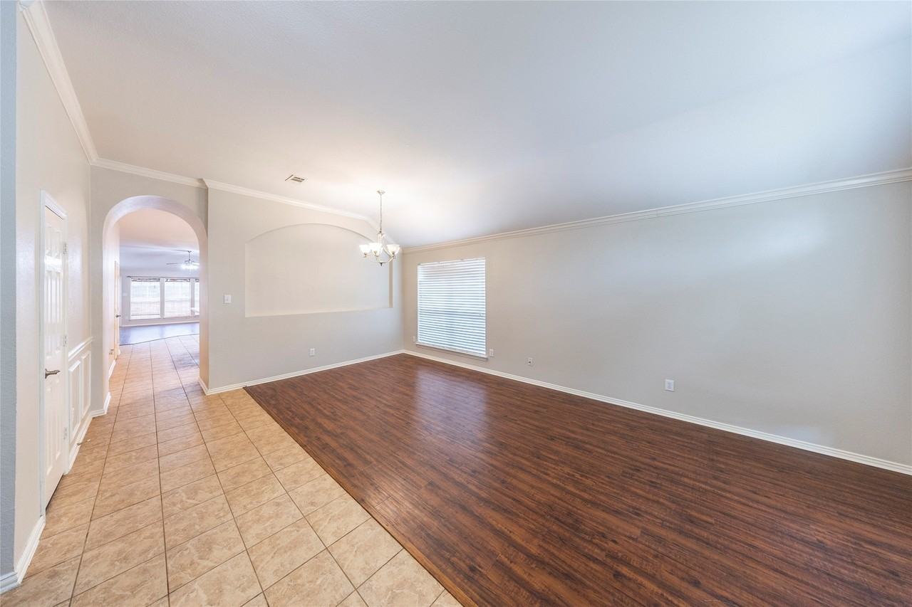 11569 La Grange Dr - Photo 2 of 31