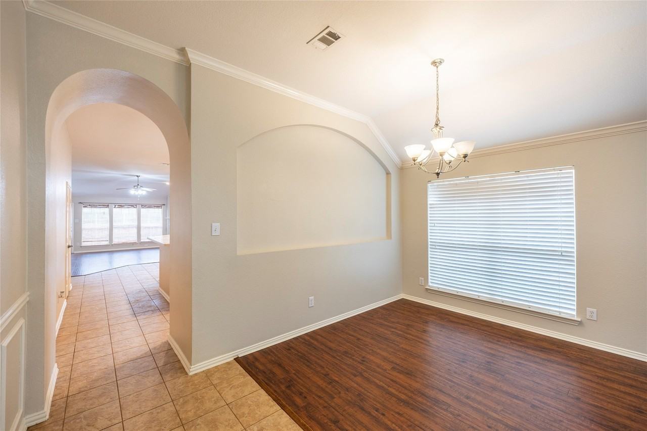 11569 La Grange Dr - Photo 6 of 31