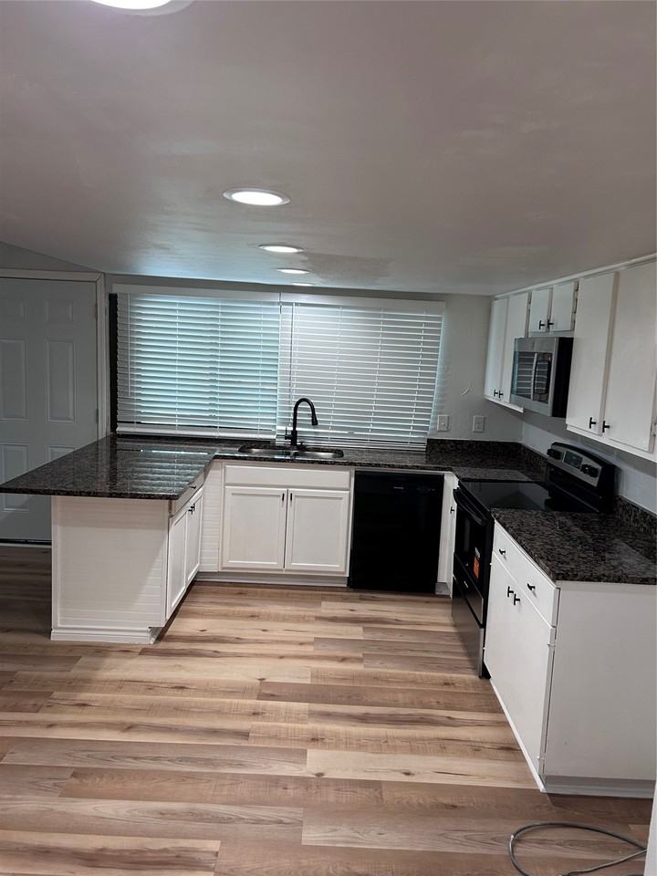 446 Meadowhill Dr - Photo 3 of 13