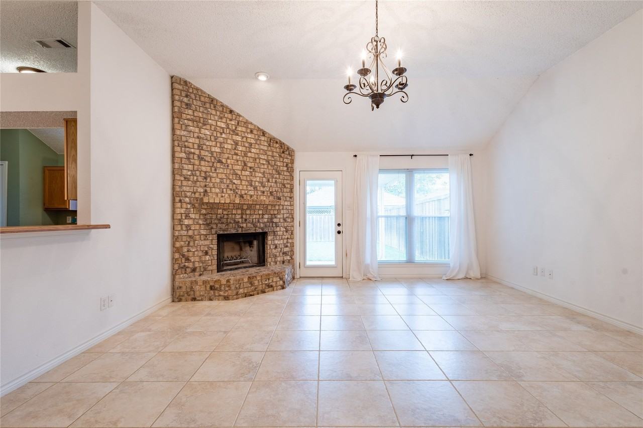 1526 Haven Pl - Photo 4 of 39