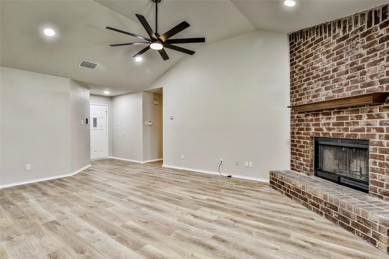 813 Bristol Ave - Photo 7 of 26