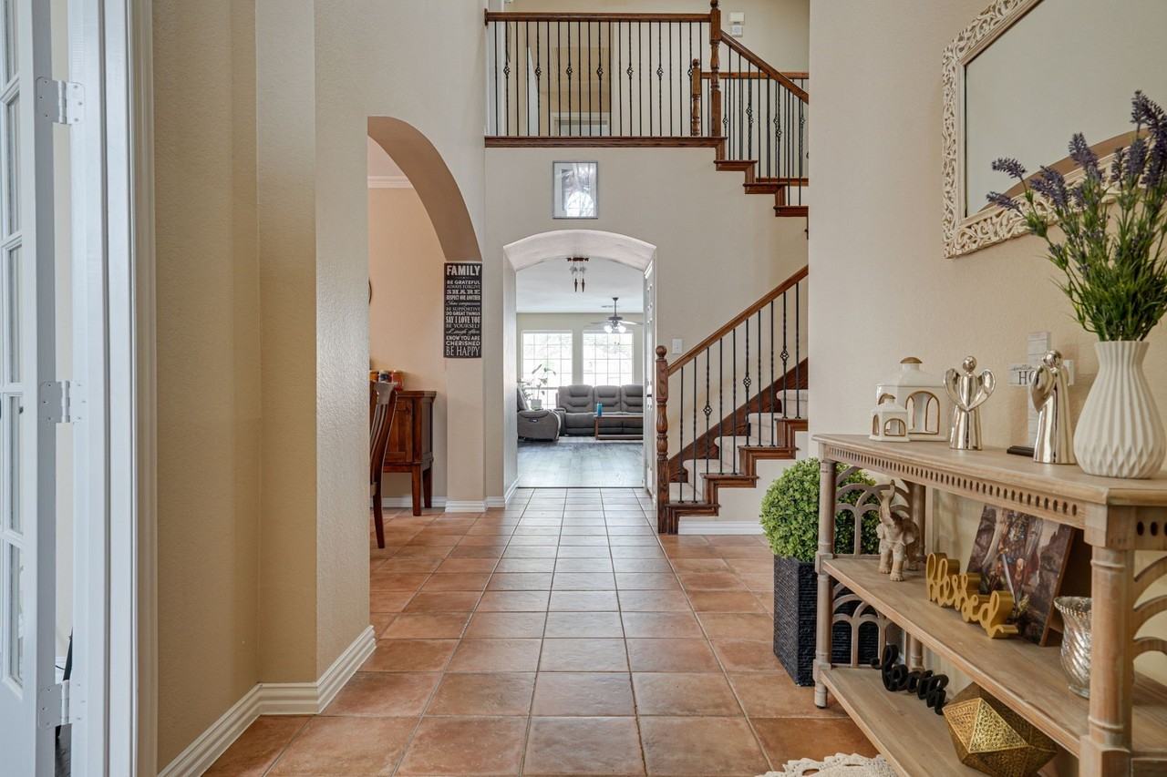 11804 Blackhawk Dr - Photo 4 of 32