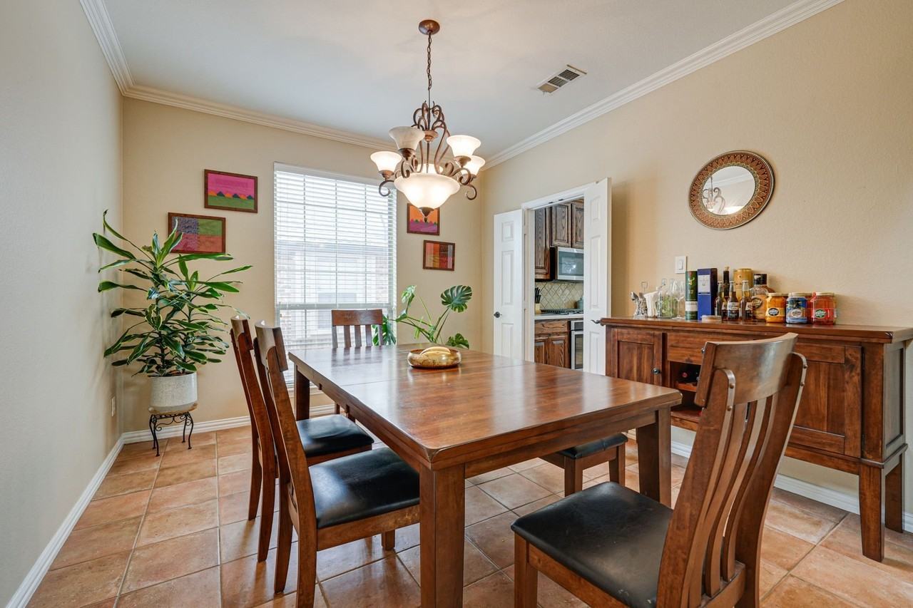 11804 Blackhawk Dr - Photo 6 of 32