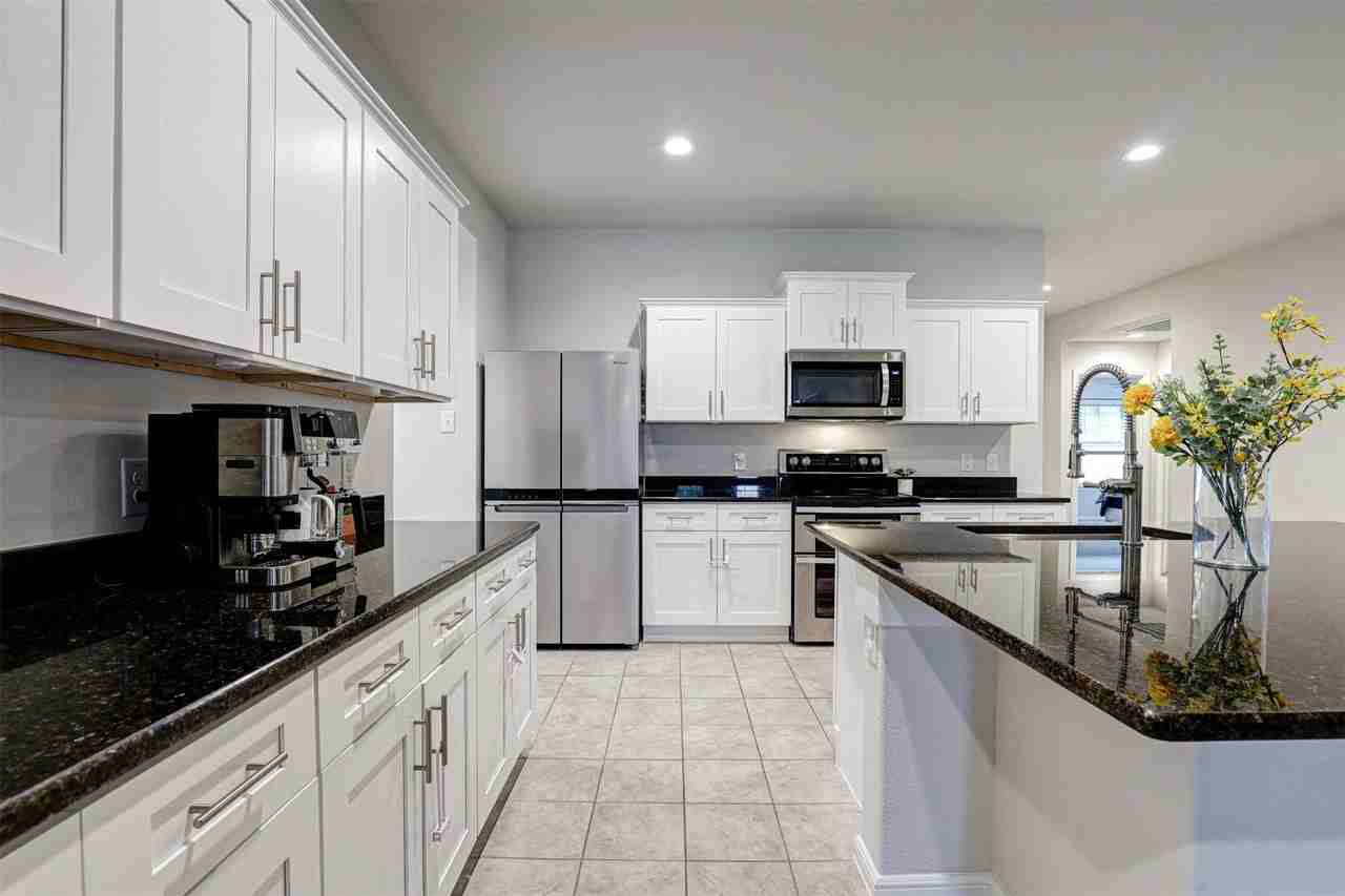 512 Amory St - Photo 6 of 25