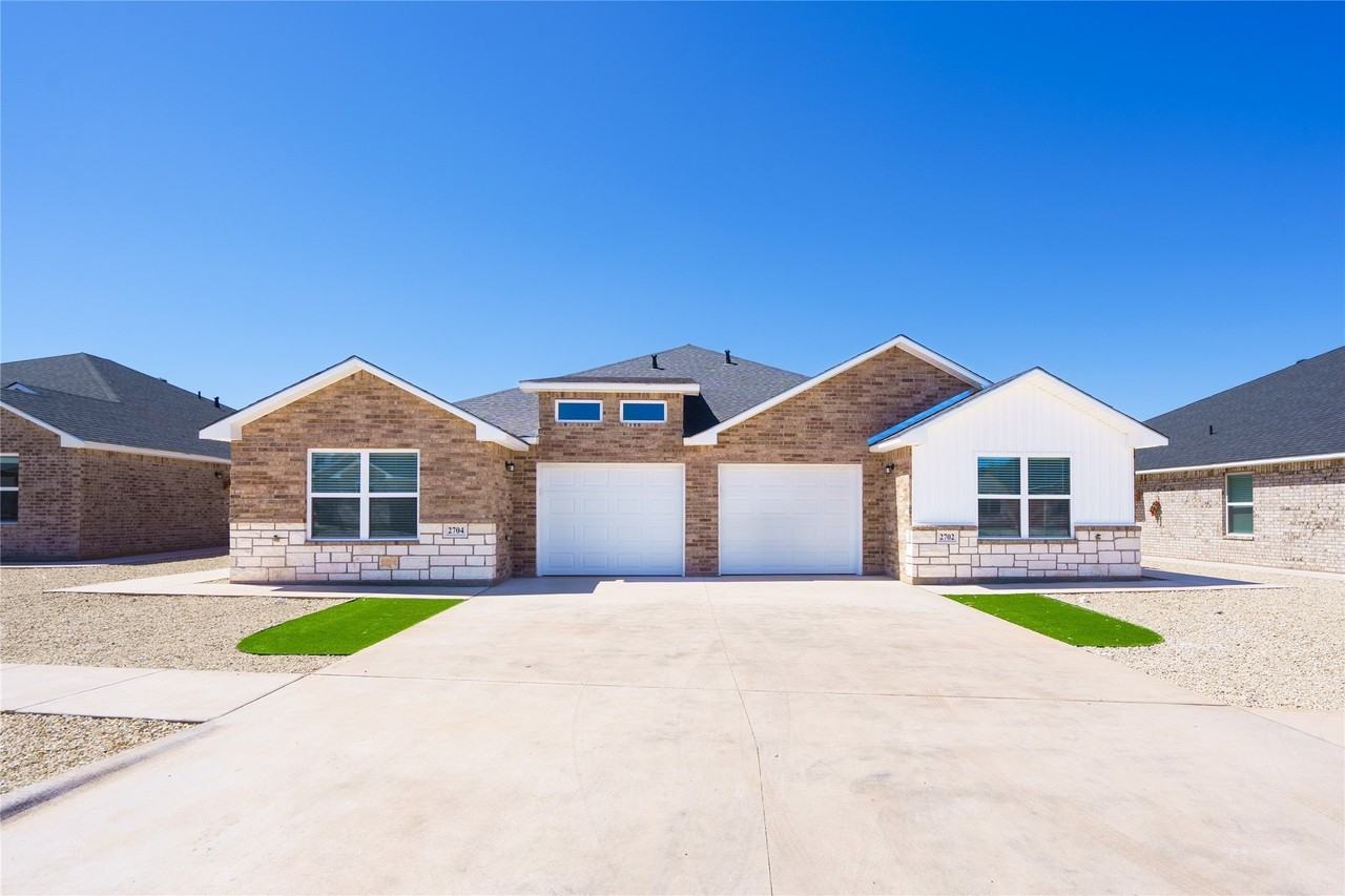 2704 Roman Ln